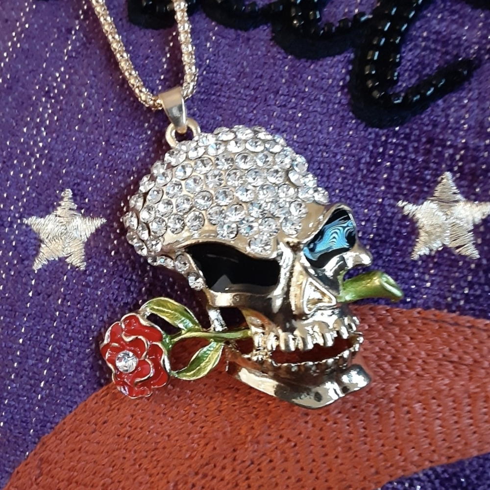 Skull Red Rose Crystal Rhinestone Necklace Halloween New - Picture 3 of 5